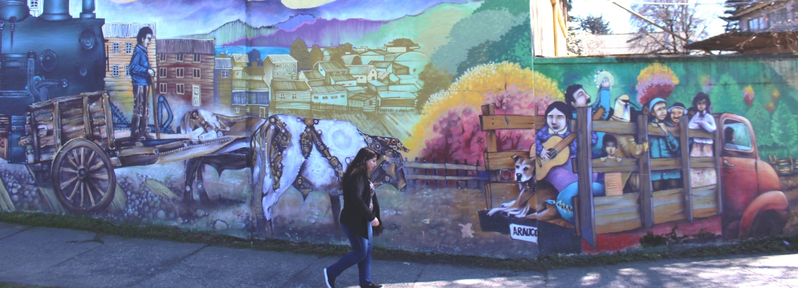 Street scene with mural in front of Pucon Spanish School